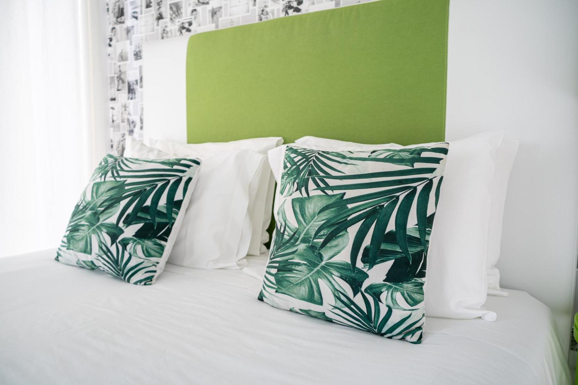 By The Sea - Nazare Bed & Breakfast Luaran gambar