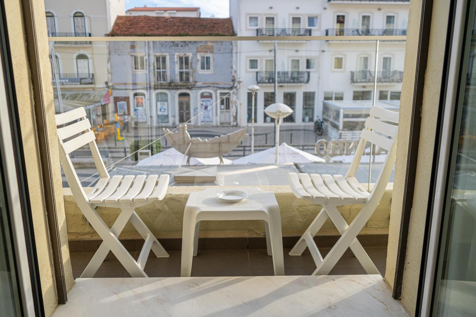 By The Sea - Nazare Bed & Breakfast Luaran gambar