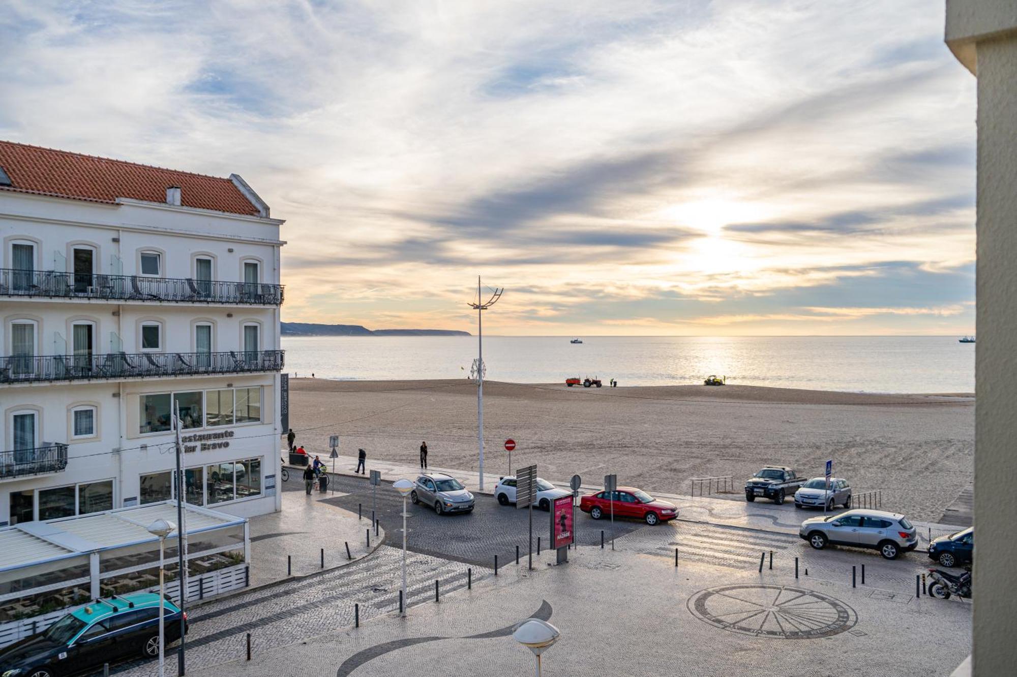 By The Sea - Nazare Bed & Breakfast Luaran gambar