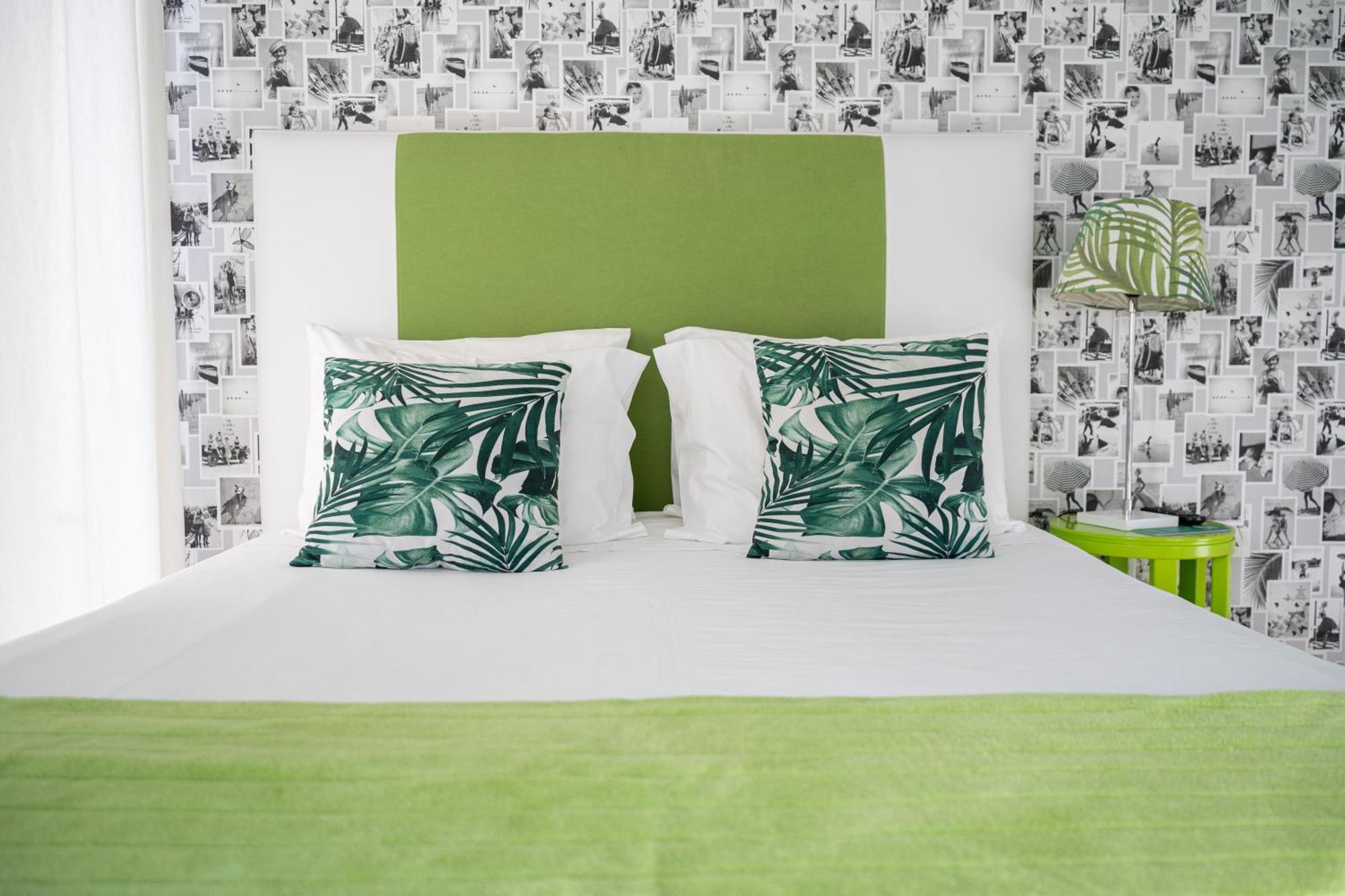 By The Sea - Nazare Bed & Breakfast Luaran gambar