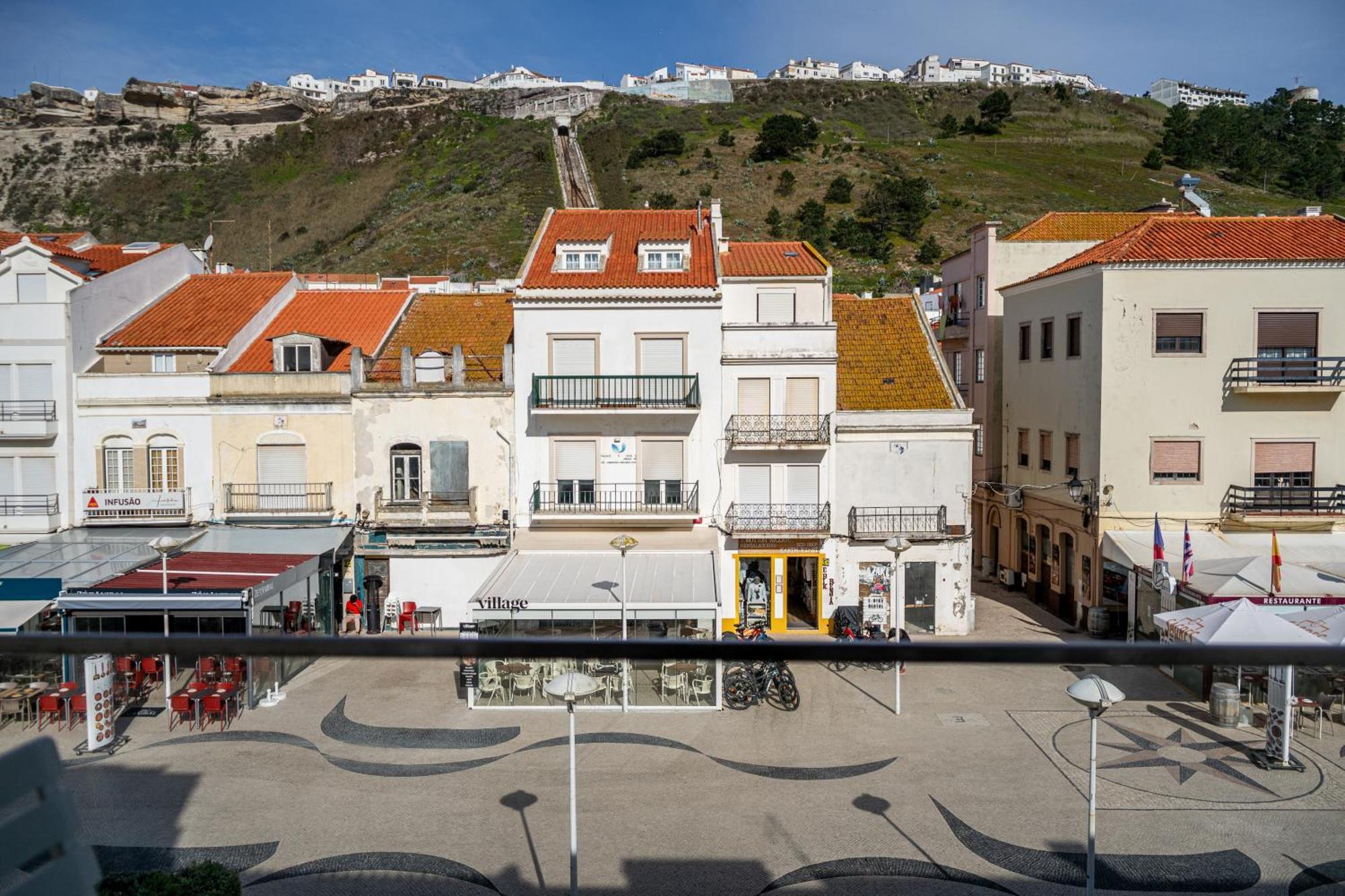 By The Sea - Nazare Bed & Breakfast Luaran gambar