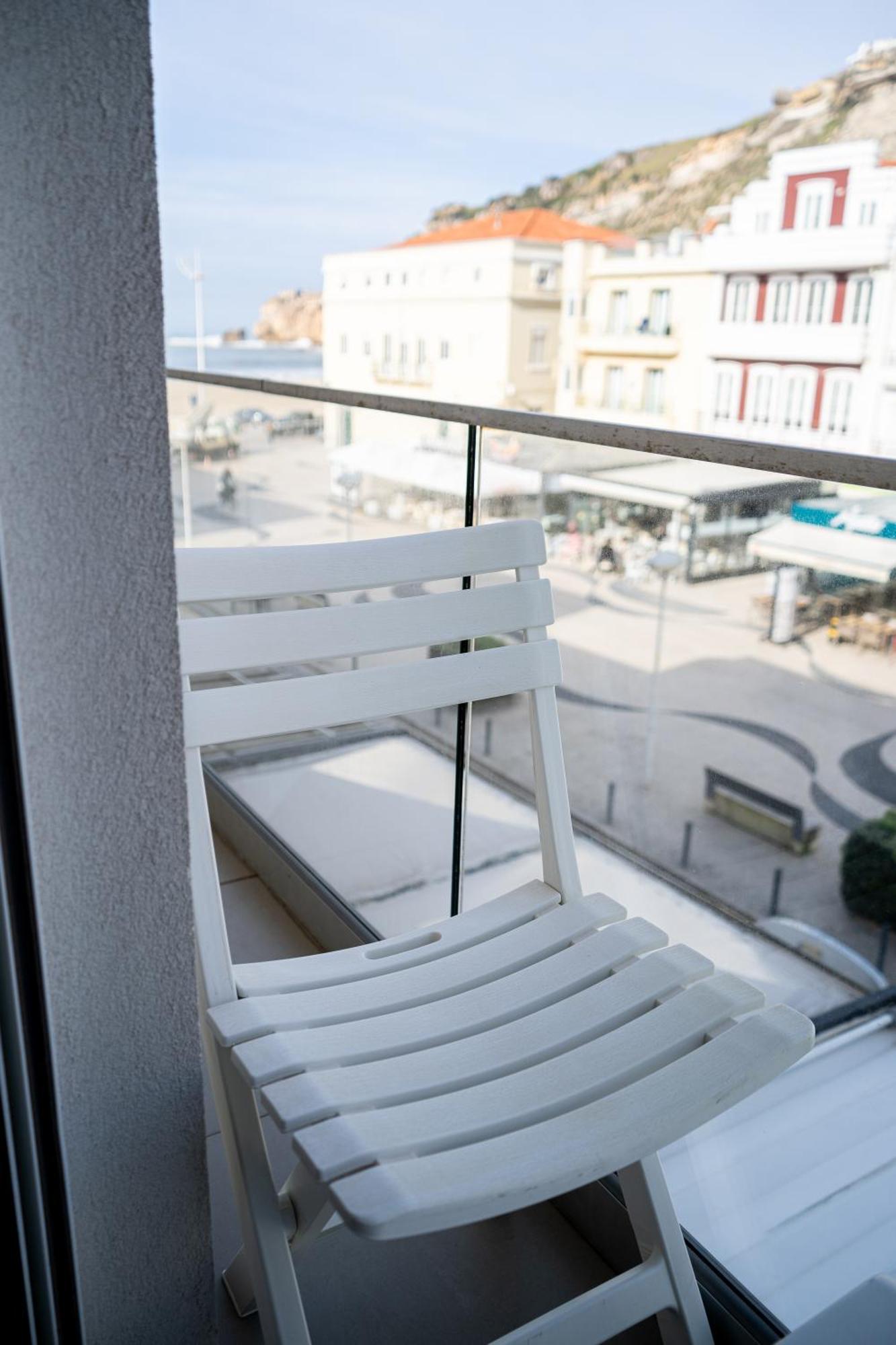 By The Sea - Nazare Bed & Breakfast Luaran gambar