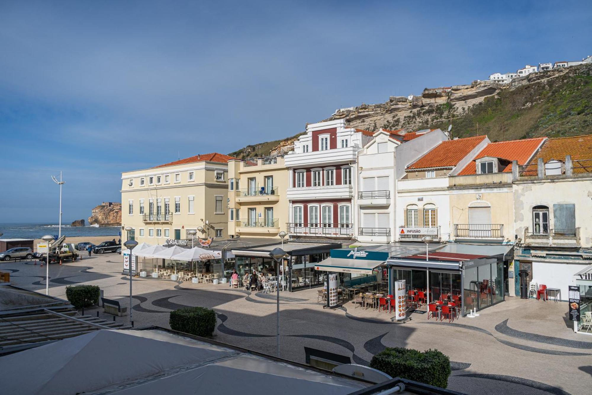 By The Sea - Nazare Bed & Breakfast Luaran gambar