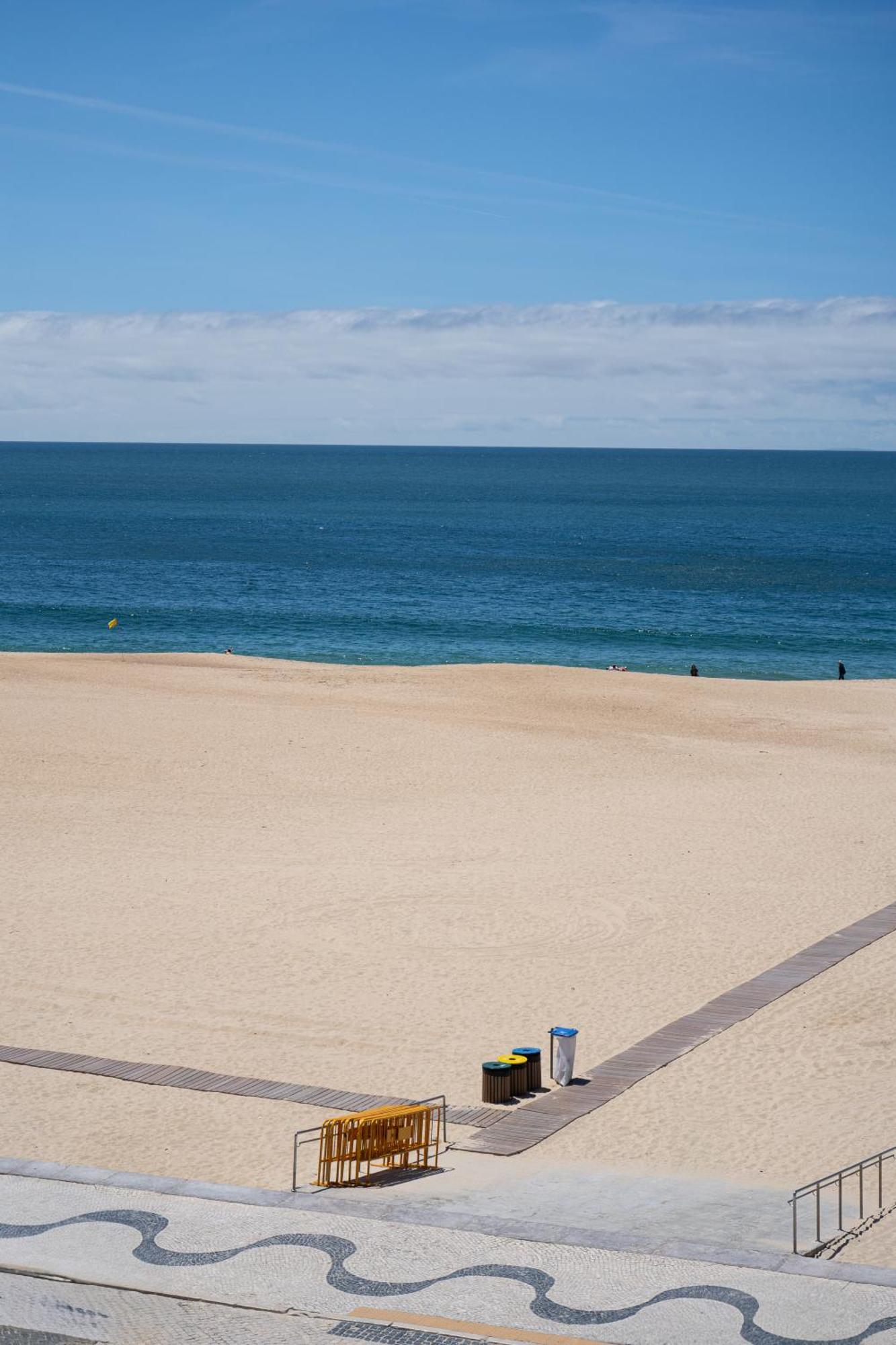 By The Sea - Nazare Bed & Breakfast Luaran gambar
