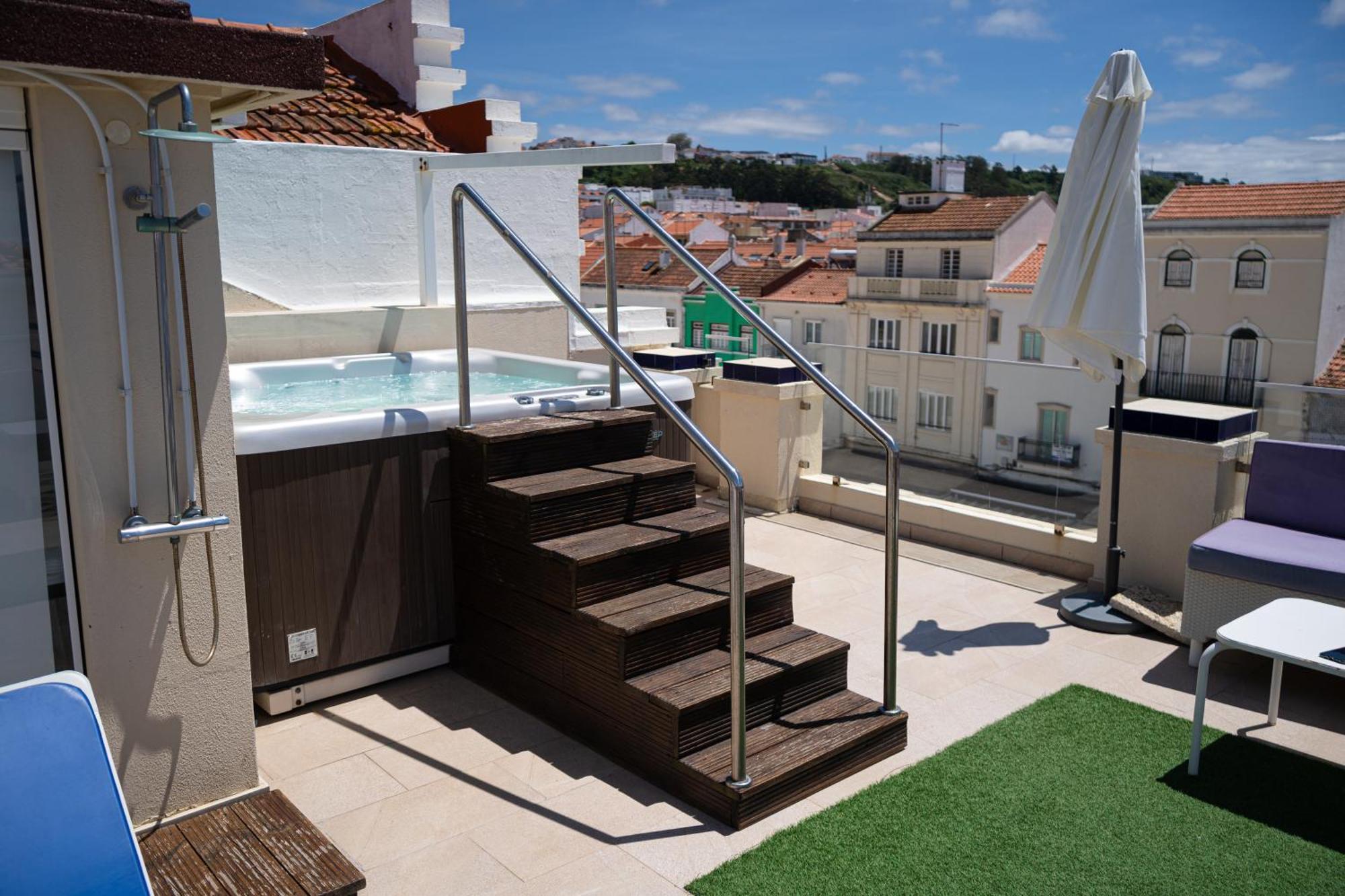 By The Sea - Nazare Bed & Breakfast Luaran gambar