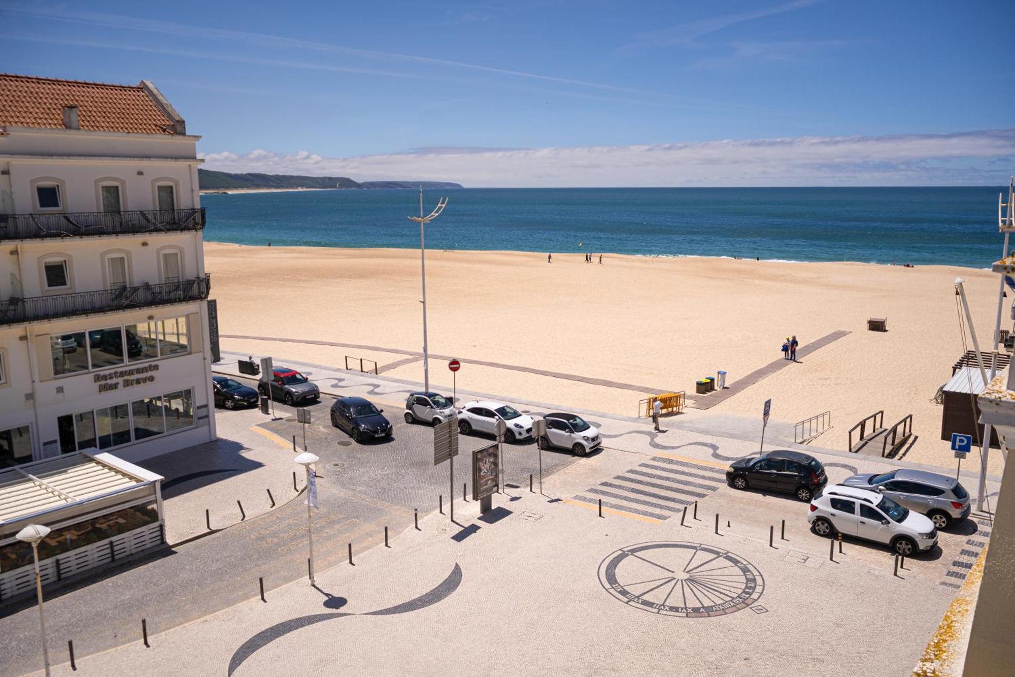 By The Sea - Nazare Bed & Breakfast Luaran gambar